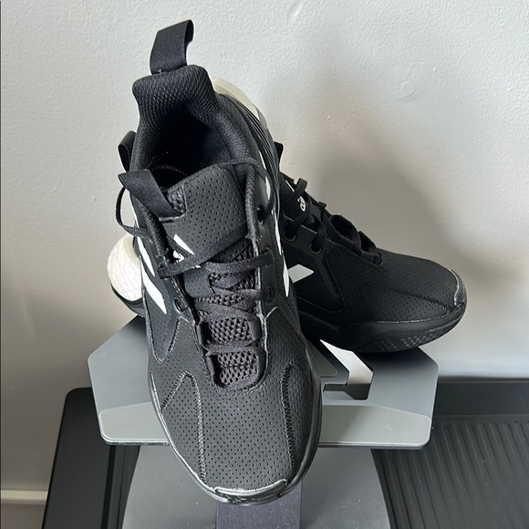 Adidas Black Athletic Sneakers / like new - Picture 1 of 7